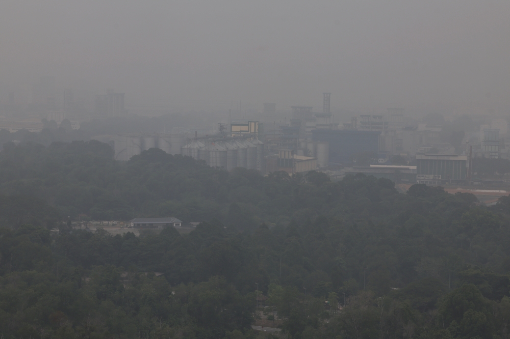 A view of Pasir Gudang on October 16, 2026. A day later, the industrial city in Johor is still the most air-polluted city in Malaysia with an API of 191 at 10am October 18, 2026. — Bernama pic 
