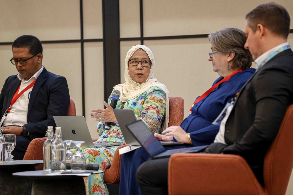 Datuk Tengku Aizan Tengku Abdul Hamid (second left) said coordinating government efforts on ageing through a single agency could avoid duplicating efforts and wasting limited resources. — Picture by Sayuti Zainudin