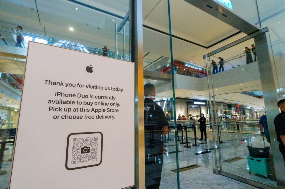A notice at the Apple Store at The Exchange TRX in Kuala Lumpur on October 23, 2026 informs customers that the new iPhone Duo is available for online purchase only, with in-store pickup or delivery. — Picture by Raymond Manuel