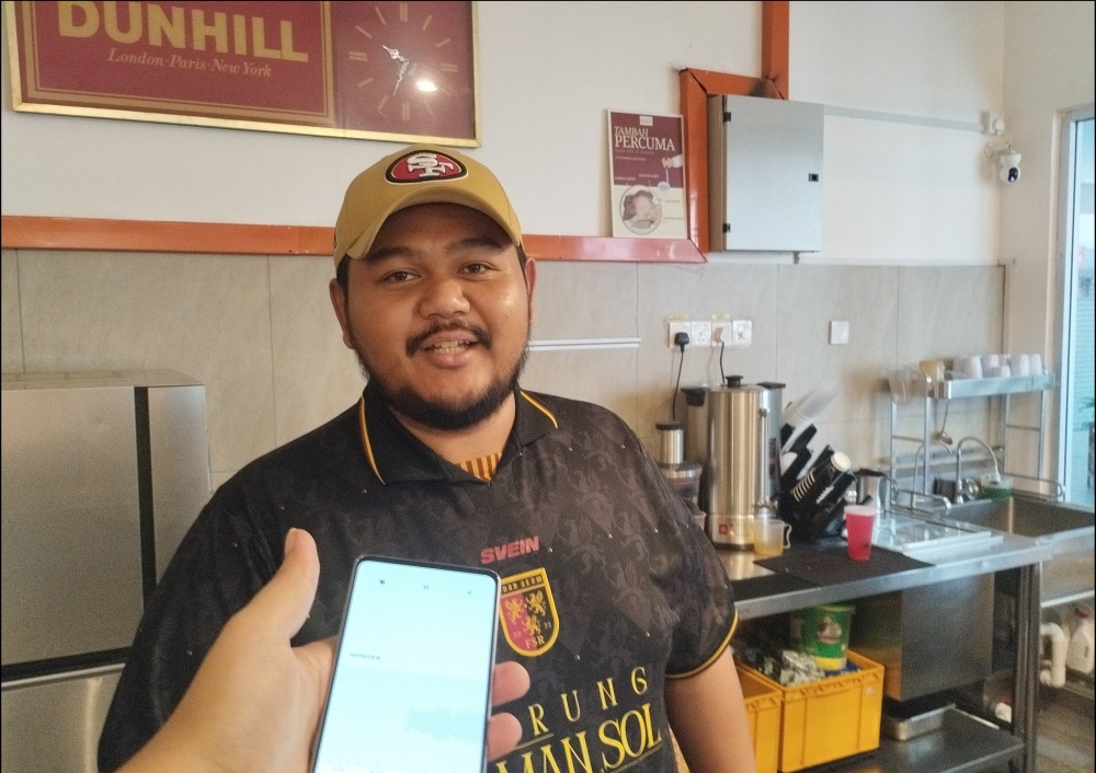 Solihin Faeez Mohd Shukri, 32, said he noticed that families who would normally dine in with their young children were increasingly sending one person to collect takeaway orders instead. — Picture by Muhammad Yusry