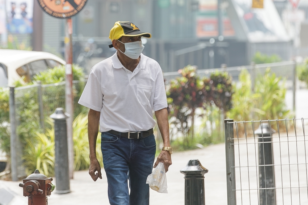 A man wears face mask as he walks through hazy conditions in Kuala Lumpur on October 17, 2026. — Picture by Raymond Manuel