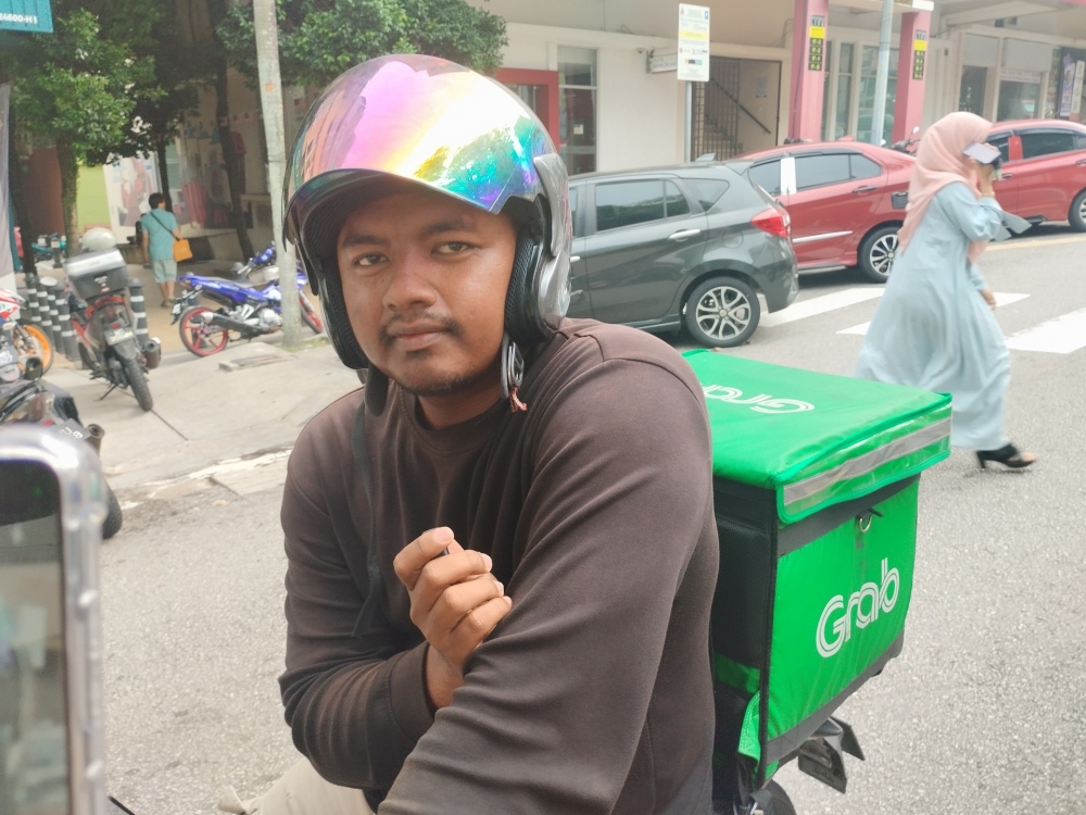 Mohammad Abdul Aziz Mohd Bhekori said he knew little about TuJu and continued to rely on Grab’s map or Google Maps. — Picture by Muhammad Yusry 