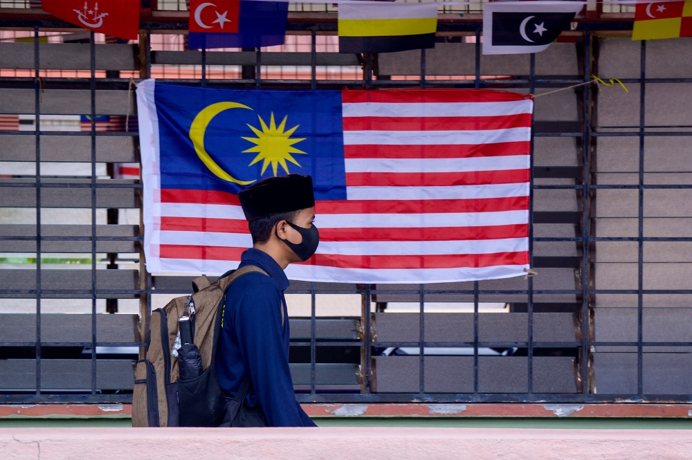 School students wear face masks at a school in Subang Jaya on August 26, 2026. — Bernama pic