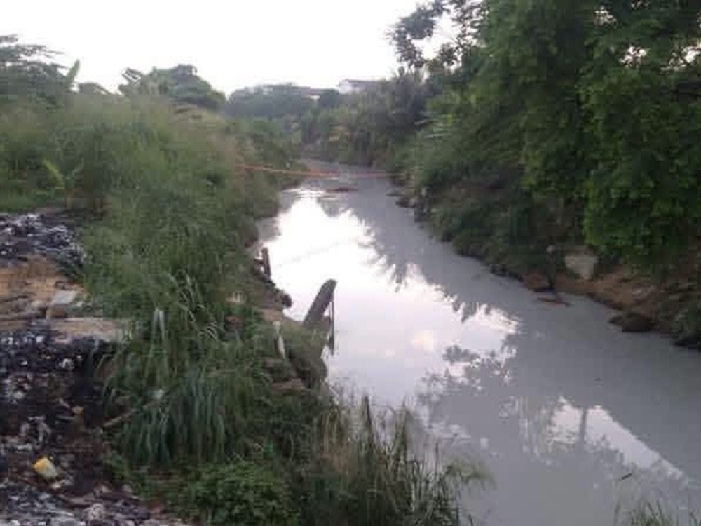 White cloudy effluent seen in Sungai Kim Kim near the Taman Pasir Putih–Kota Masai bypass road in Pasir Gudang on October 29, 2026, raising fears of renewed pollution. — Picture via Facebook