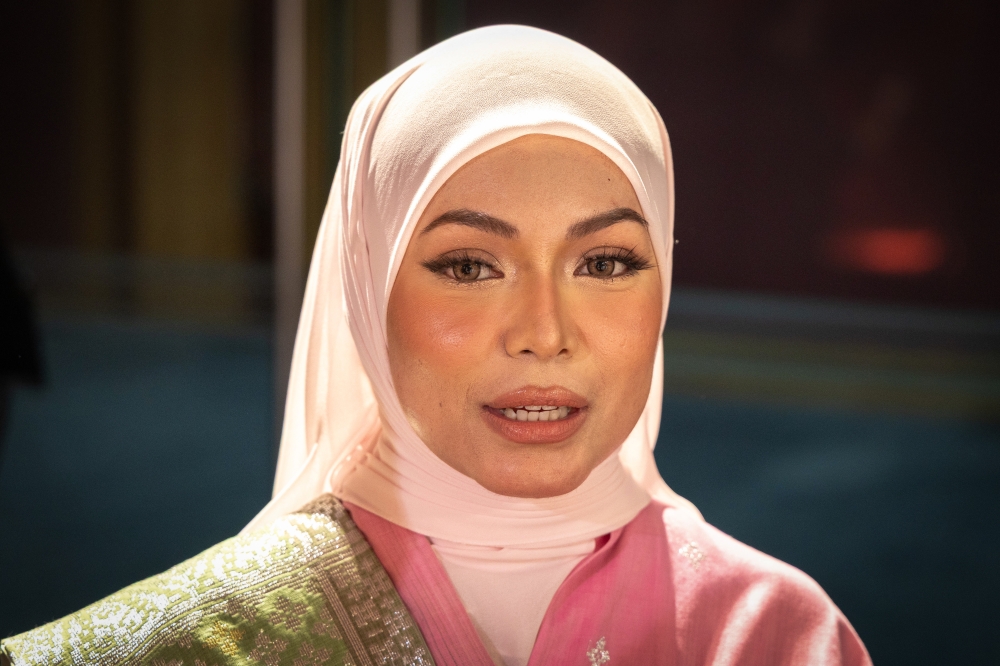 Popularity may catapult an actor to fame overnight, but what determines whether they remain relevant in the entertainment industry is talent and discipline. Actress Nad Zainal said recognition and fan attention alone are not enough if an artiste does not maintain work ethics, particularly on the set. — Bernama pic