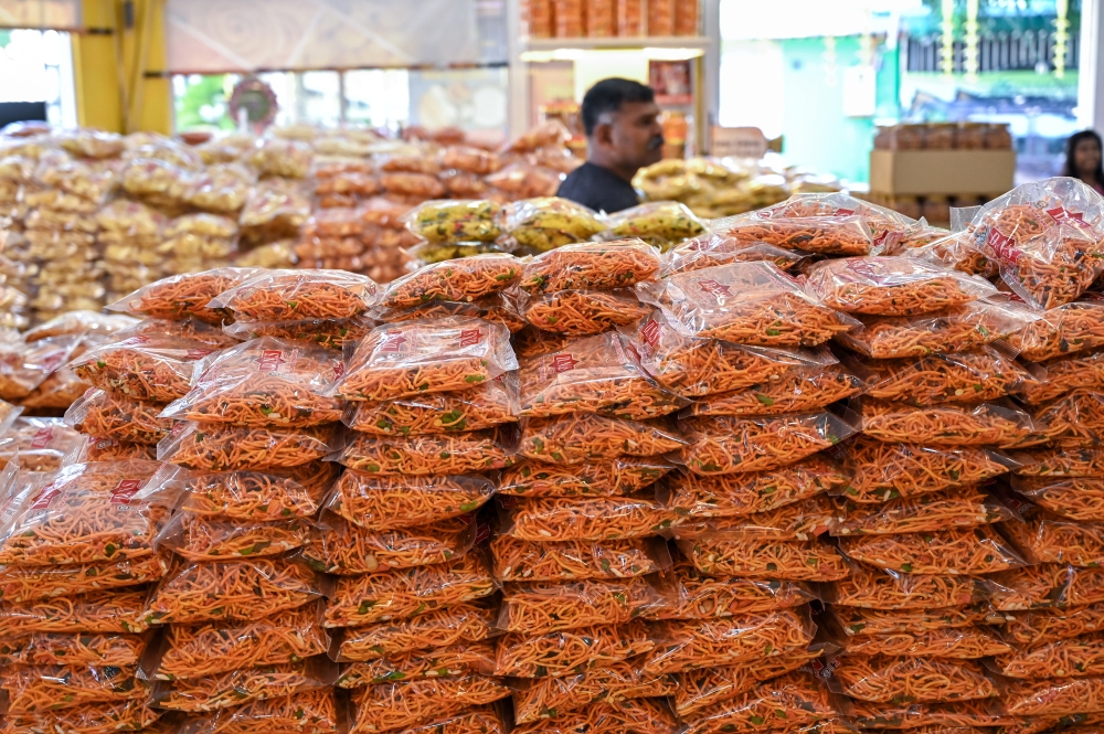 Deepavali preparations are gathering pace in Ipoh, with traders hoping for a rise in customers over the weekend. — Bernama pic