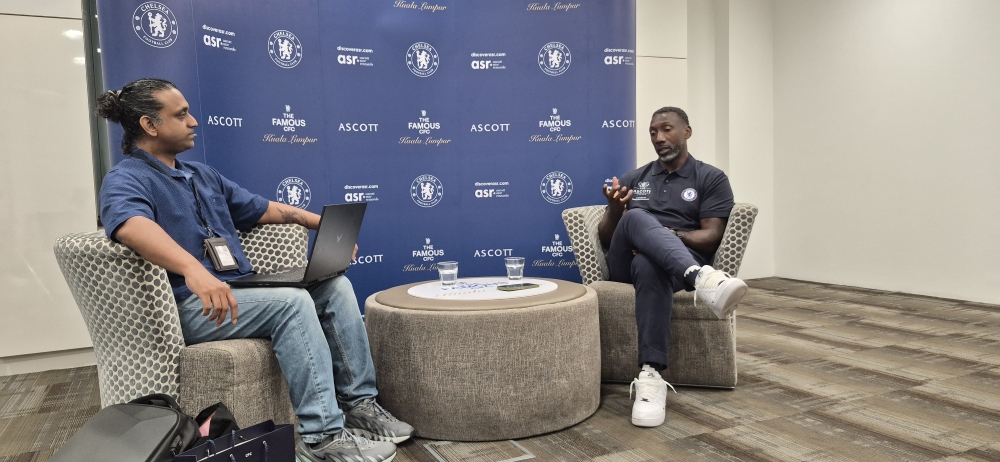 Chelsea legend Jimmy Floyd Hasselbaink (right) is in Kuala Lumpur to meet fans and attend a screening of Chelsea's match against Manchester United at WIP in The Park tomorrow. — Picture by Arif Zikri
