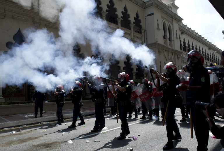 FRU firing tear gas in KL