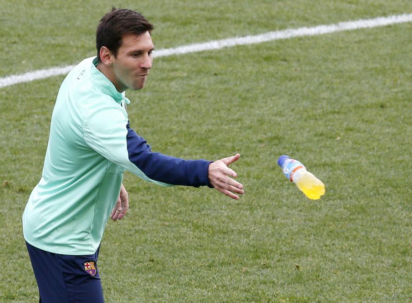 Barcelona's Lionel Messi throws a soda bottle during an open training session at Mini stadium in Barcelona January 3, 2014. u00e2u20acu201d Reuters pic 