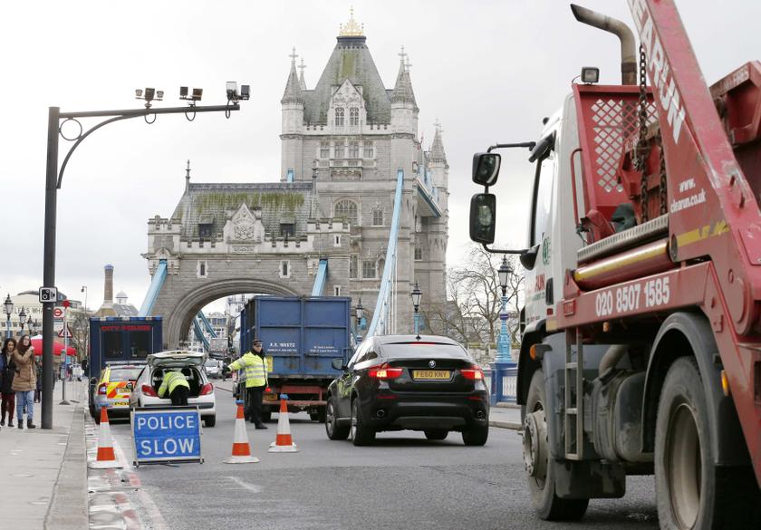 City of London police stop and search vehicles on Tower Bridge in London February 10, 2014, u00e2u20acu201d Reuters pic
