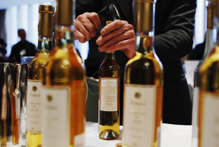 An exhibitor opens a bottle of Estasi wine from the Passito vineyards during the Vino 2010 Italian Wine Week event in New York in this February 5, 2010 file photo. u00e2u20acu201d Reuters pic
