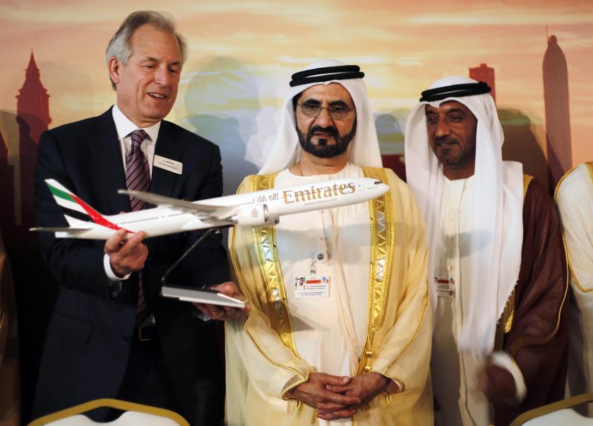 Boeing Chairman James McNerney (left) shows United Arab Emirates' Prime Minister and Ruler of Dubai Sheikh Mohammed bin Rashid al-Maktoum (2nd right) a model of the new version of its 777 long-haul jet during the Dubai Airshow November 17, 2013. u00e2u20acu201d Reute