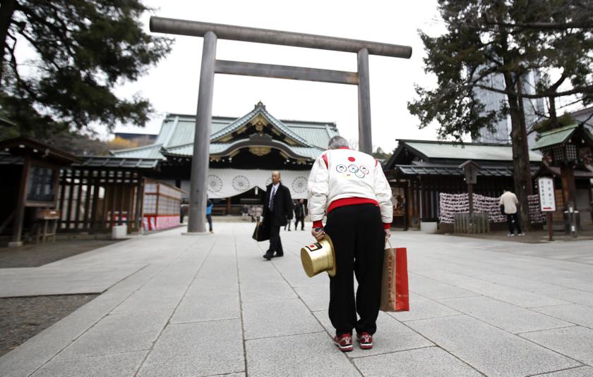 A visitor bows as he visits the Yasukuni Shrine in Tokyo December 26, 2013. u00e2u20acu201d Reuters pic