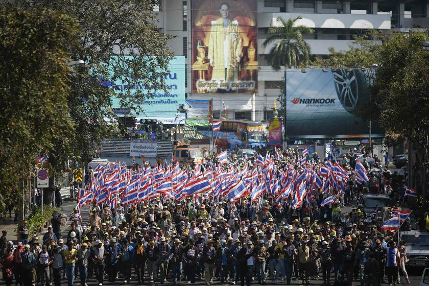 Anti-government protesters march to ministries and other state bodies in central Bangkok January 15, 2014. u00e2u20acu201d Reuters pic