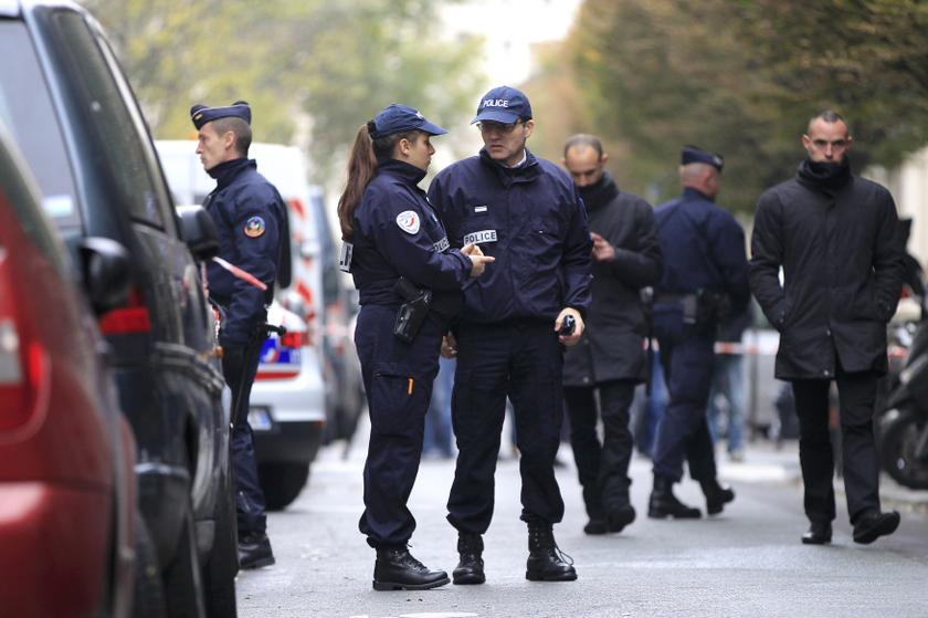 French police officers cordon the area next to newspaper Liberation's headquarters in Paris, November 18, 2013.  u00e2u20acu201d Reuters pic