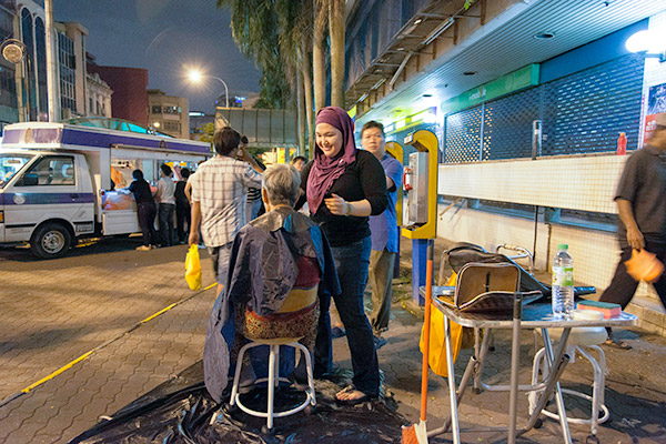 Nur Azmina Burhan, professional hairstylist volunteers with PERTIWI and gives free haircuts to the homeless in KL. – Picture courtesy of Kenny Loh