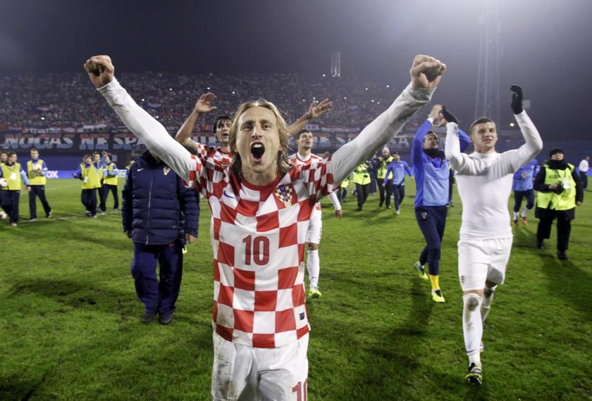 Croatia's Luka Modric (center) and his team mates celebrate defeating Iceland after their 2014 World Cup playoff football match in Zagreb November 19, 2013. u00e2u20acu201d Reuters pic