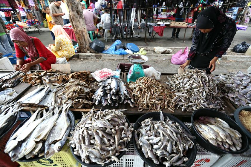 People buy new cloth, scarf, and food for Hari Raya at Pasar Tani Kuala Besut, July 16, 2013. u00e2u20acu201d Picture by Saw Siow Feng