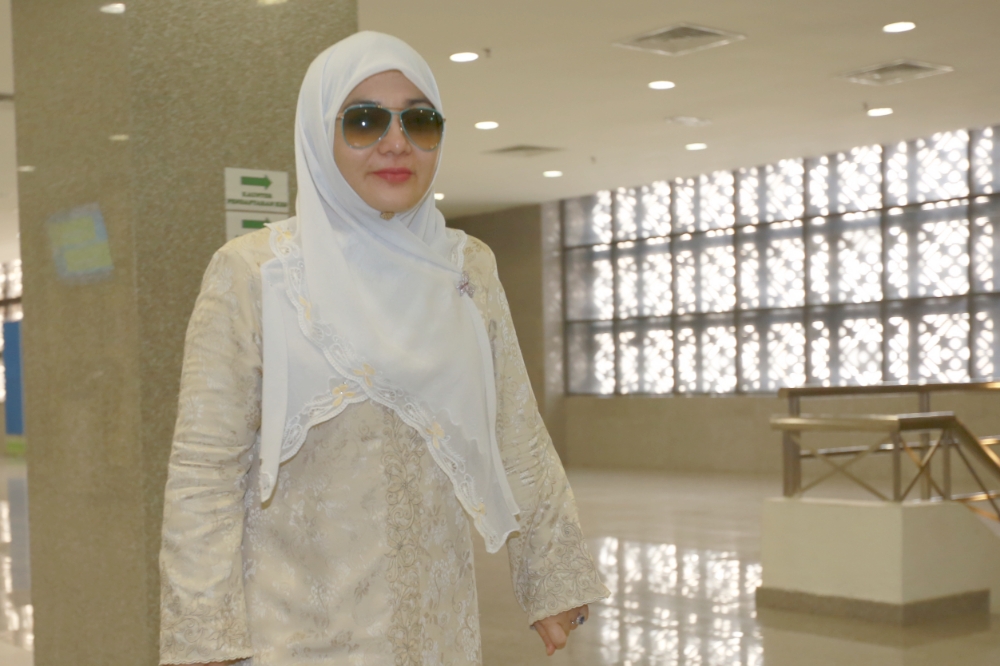 Shahnaz Abdul Majid arrive Kuala Lumpur Syariah Court, October 11, 2013. u00e2u20acu201d Picture by Saw Siow Feng