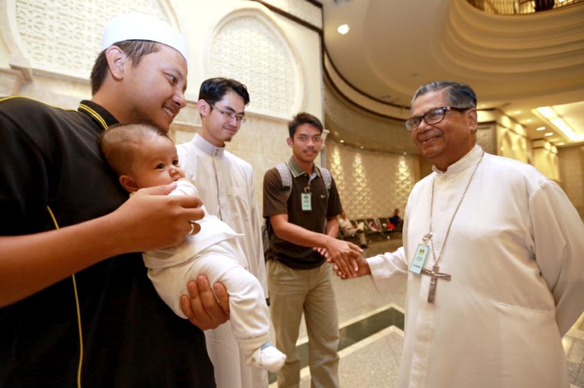 Archbishop Emeritus Soter Fernandez, the retired second archbishop of the Roman Catholic Archdiocese of Kuala Lumpur, Malaysia, mingling with members of the public outside the Court of Appeal in Putrajaya October 14, 2013. u00e2u20acu201d Picture by Saw Siow Feng