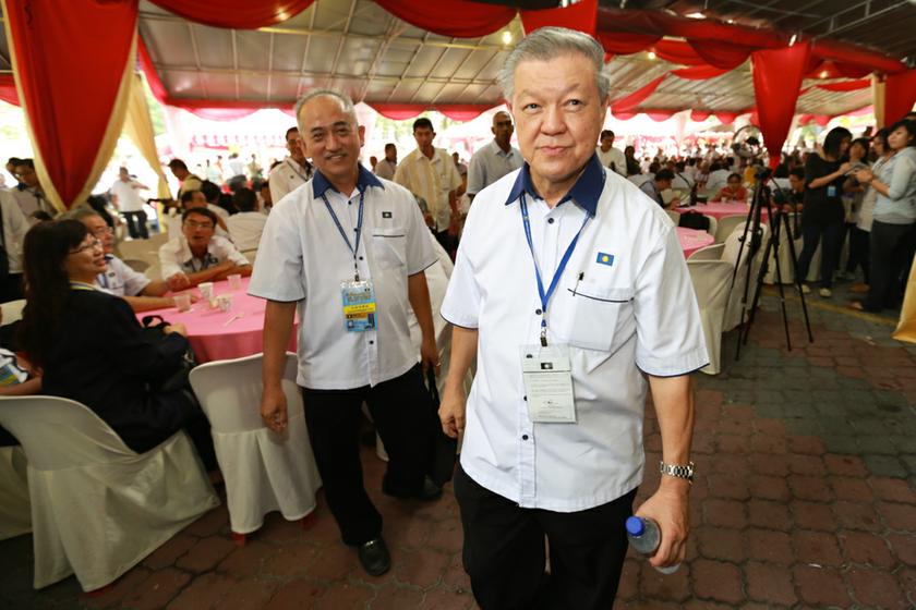 MCA president Datuk Seri Dr Chua Soi Lek arrive at the MCA Headquarters at Jalan Ampang, Kuala Lumpur October 20, 2013. u00e2u20acu201d Picture by Saw Siow Feng
