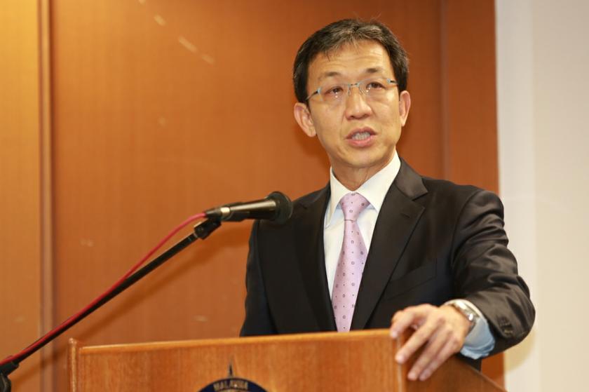 Malaysian Bar president Christopher Leong giving a speech during the Public Forum: Ratification of International Covenants at the Bar Council headquarters, Lebuh Pasar Besar on November 7, 2013. u00e2u20acu201d Picture by Saw Siow Feng