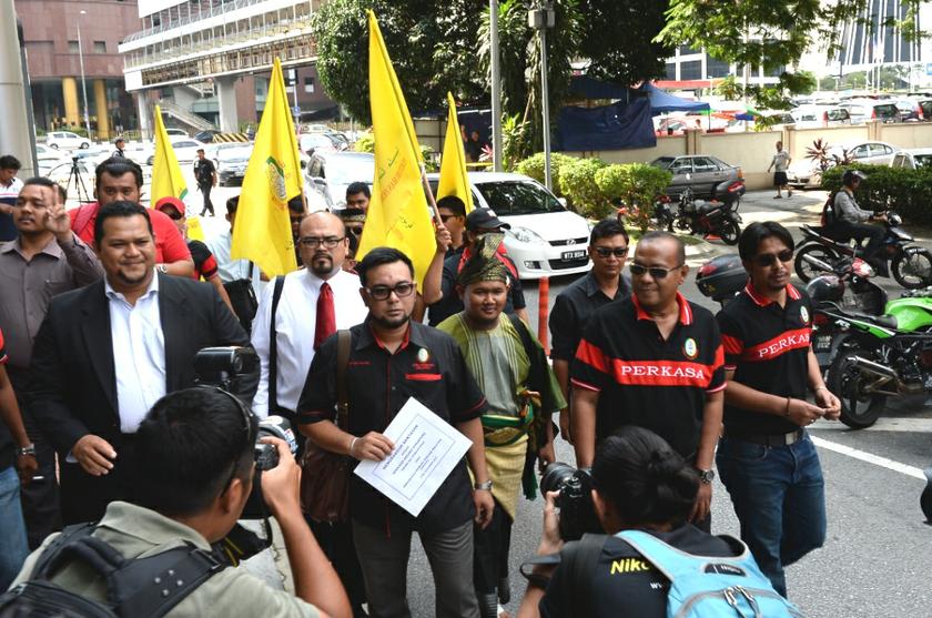 Members of Perkasa protesting over spy claims at the Singapore High Commission in Kuala Lumpur, November 27, 2013. u00e2u20acu201d Picture by Saw Siow Feng