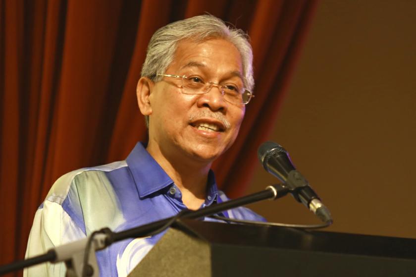 Second Education Minister Datuk Seri Idris Jusoh opens Conference To Uphold Malay Language in conjunction with 2013 National Language Month at Za'ba Hall, Education Ministry, Tower 2, Precinct 5, Putrajaya. November 28, 2013. u00e2u20acu201d Picture by Saw Siow Fengn