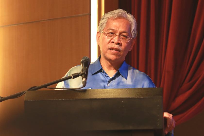 Second Education Minister Datuk Seri Idris Jusoh opens Conference To Uphold Malay Language in conjunction with 2013 National Language Month at Za'ba Hall, Education Ministry, Tower 2, Precinct 5, Putrajaya. November 28, 2013. u00e2u20acu201d Picture by Saw Siow Fengn