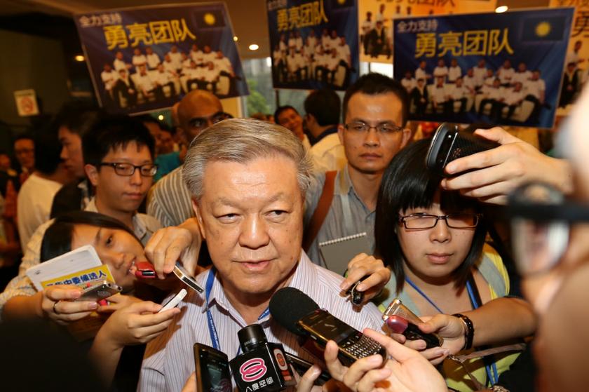 Datuk Seri Dr Chua Soi Lek  arriving at Wisma MCA. u00e2u20acu201d Picture by Saw Siow Feng