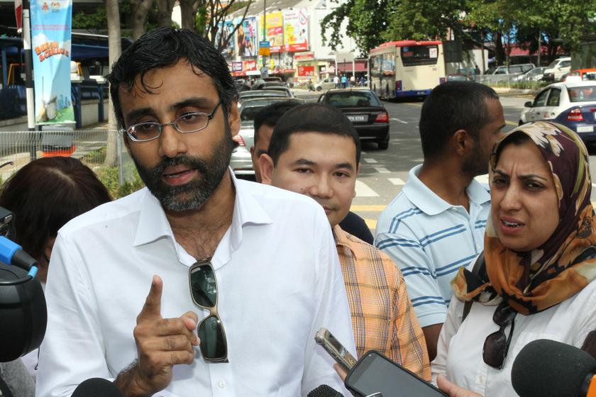 PKR leaders N.Surendran (left) and Latheefa Koya (right). u00e2u20acu201d Picture by Saw Siow Feng