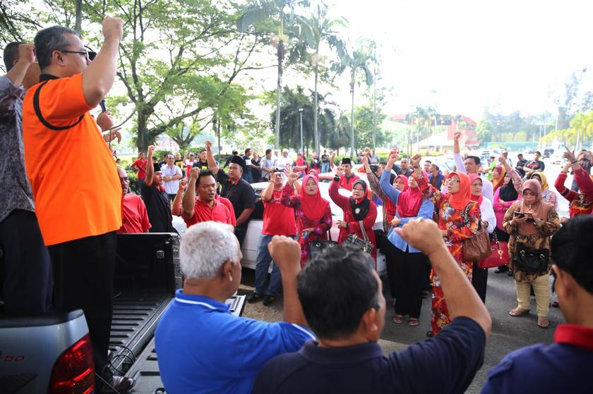 Muslims rally at the Stadium Sultan Sulaiman car park in Klang, Selangor to protest the use of u00e2u20acu02dcAllahu00e2u20acu2122 by Malaysian Christians during church worship on January 5, 2014. u00e2u20acu201d Picture by Choo Choy May