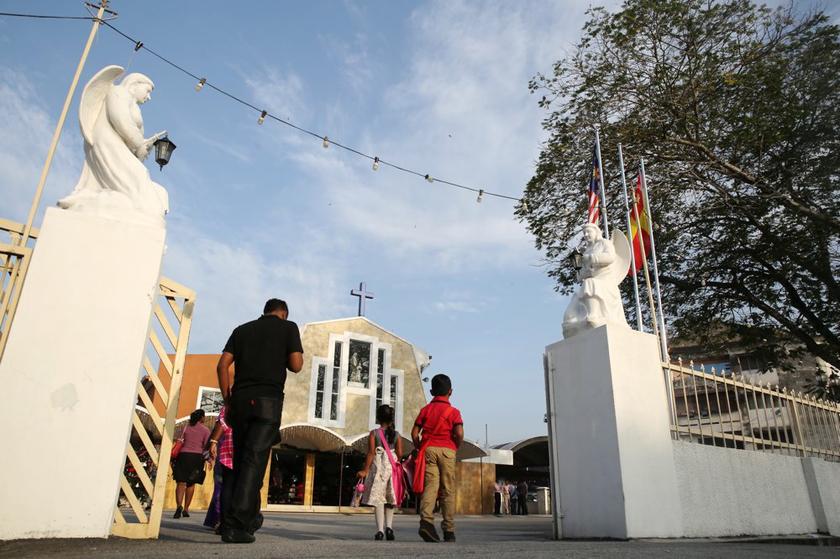 Catholics attend morning mass at the Church of St Anne in Port Klang, Selangor, January 5, 2013. u00e2u20acu201d Picture by Choo Choy May