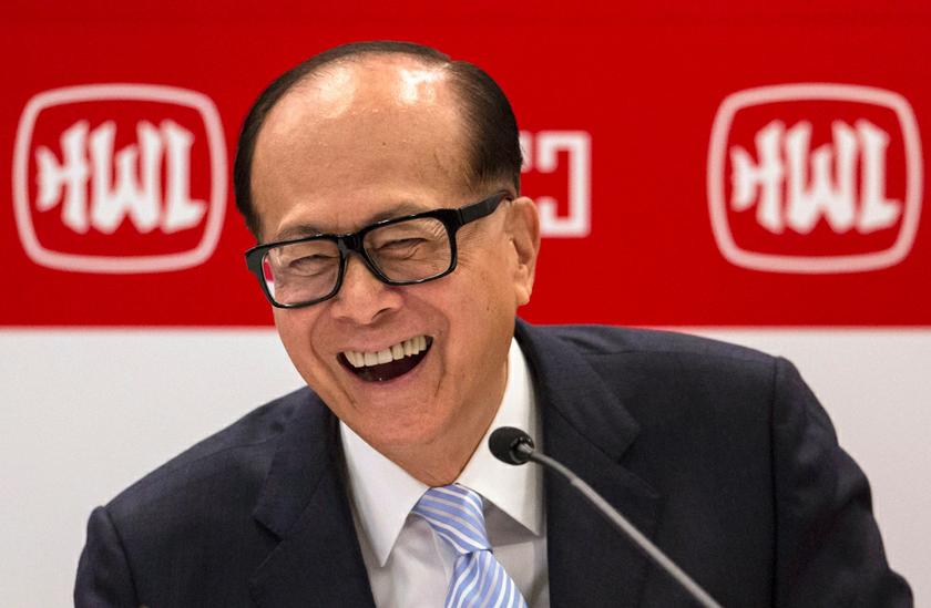 Hutchison Whampoa Chairman Li Ka-shing laughs during a news conference announcing the company's annual results in Hong Kong February 28, 2014. u00e2u20acu201d Reuters pic