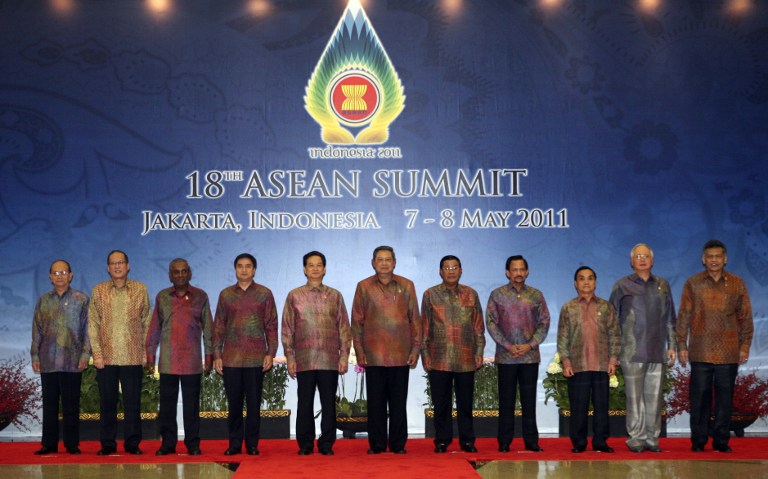 asean leaders wearing batik at 18th Asean Summit in Jakarta May 7, 2011