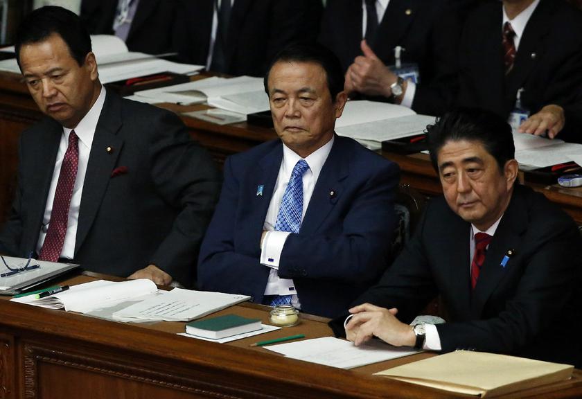 Japan's Prime Minister Shinzo Abe (R), Japan's Deputy Prime Minister and Finance Minister Taro Aso (C) and Japan's Economics Minister Akira Amari at the lower house of parliament in Tokyo January 24, 2014 Reuters