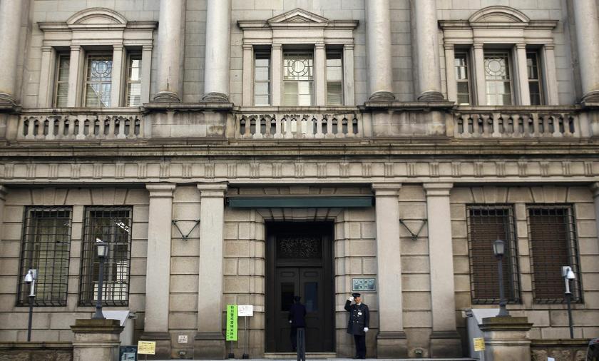 A security guard salutes at the entrance of the Bank of Japan building in Tokyo January 22, 2014 Reuters
