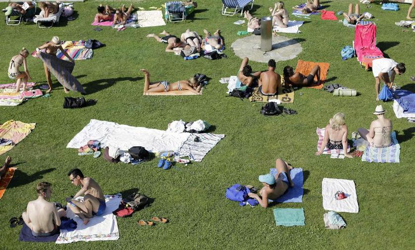People enjoy a hot summer day at a public swimming pool in Vienna July 27, 2013 Reuters