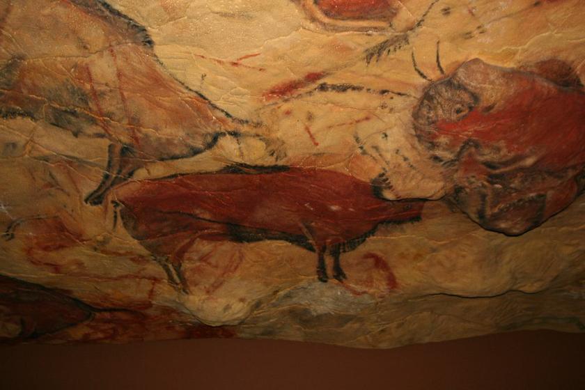 A reproduction of the Cave of Altamira, in u00e2u20acu02dcDeutsches Museumu00e2u20acu2122, Munich. u00e2u20acu201d Wikimedia Commons picn