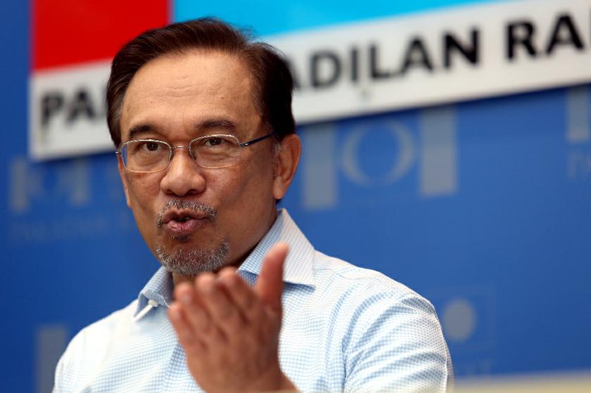 Anwar Ibrahim Hold a press conference at PKR HQ. u00e2u20acu201d Picture by Saw Siow Feng