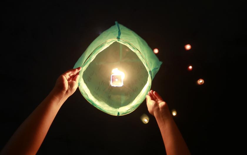 Malaysian Chinese set off sky lanterns during the Chap Goh Meh festival, on the last day of Chinese New Year festivities, in Kuala Lumpur February 15, 2014. u00e2u20acu201d Reuters pic