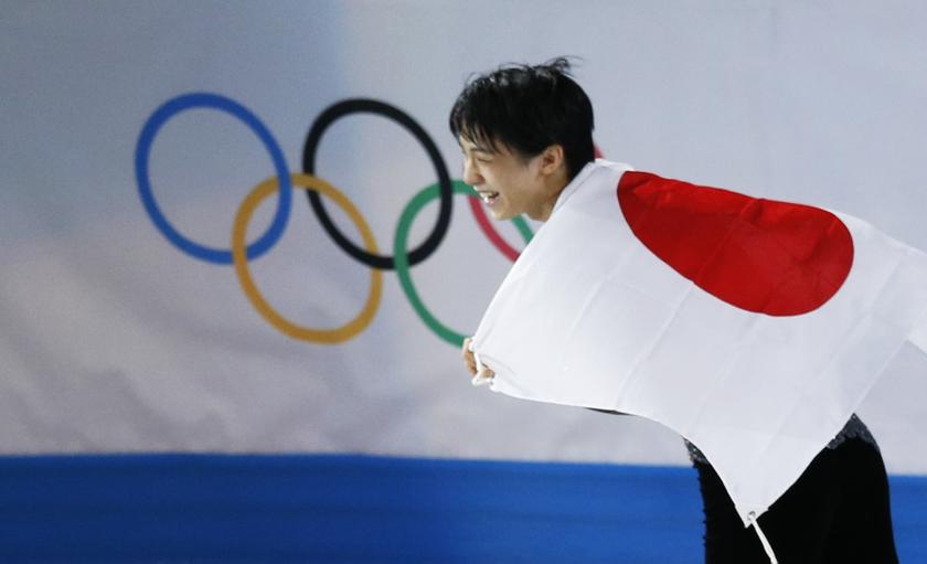 Japan's Yuzuru Hanyu carries the Japanese flag after the flower ceremony during the Figure Skating Men's Free Skating Program at the Sochi 2014 Winter Olympics, February 14, 2014. u00e2u20acu201d Reuters pic