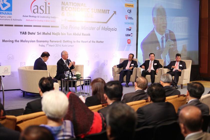 Tan Sri Dr Munir Majid, Tan Sri Dr Fong Chan Onn and Tan Sri Dr Sulaiman Mahbob during the dialogue session with Prime Minister Datuk Seri Najib Razak at the National Economic Summit, Kuala Lumpur. u00e2u20acu201d Picture by Choo Choy May