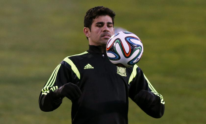 Spain's Diego Costa controls the ball during a training session in Las Rozas, near Madrid, March 3, 2014. u00e2u20acu201d Reuters