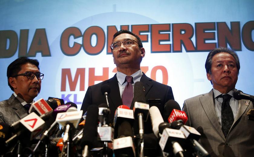 Malaysia's acting Transport Minister Datuk Seri Hishammuddin Hussein (centre) takes questions during a news conference about the missing Malaysia Airlines flight MH370, atKuala Lumpur International Airport March 18, 2014. u00e2u20acu201d Reuters pic