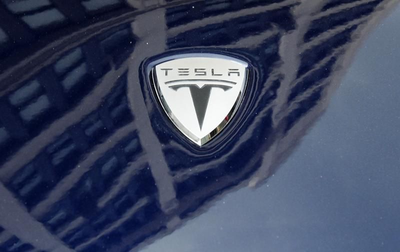 A logo of Tesla Motors on an electric car model is seen outside a showroom in New York June 28, 2010 Reuters