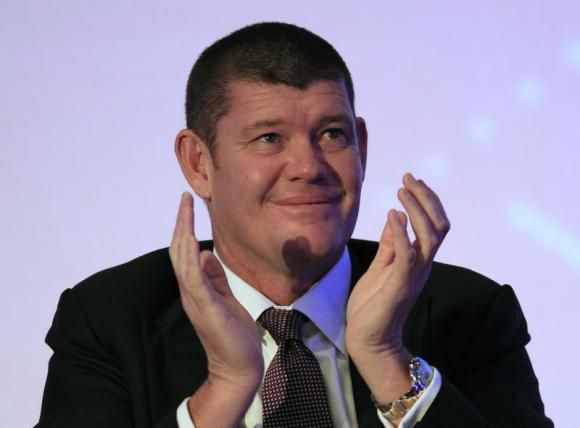 Australian gambling tycoon James Packer claps during day two of the Commonwealth Business Forum in Colombo November 13, 2013 Reutersn