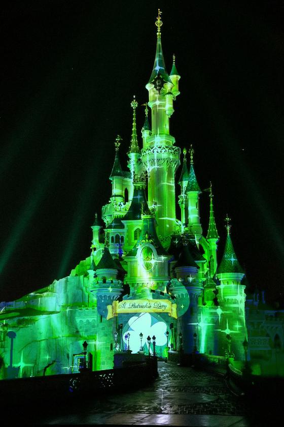 The u00e2u20acu02dcWelcome to Fabulous Las Vegasu00e2u20acu2122 sign, turned green for St Patricku00e2u20acu2122s Day AFP/Relaxnews supplied