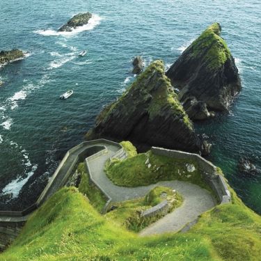 The Wild Atlantic Way in all its dramatic drops.©Failte Ireland 