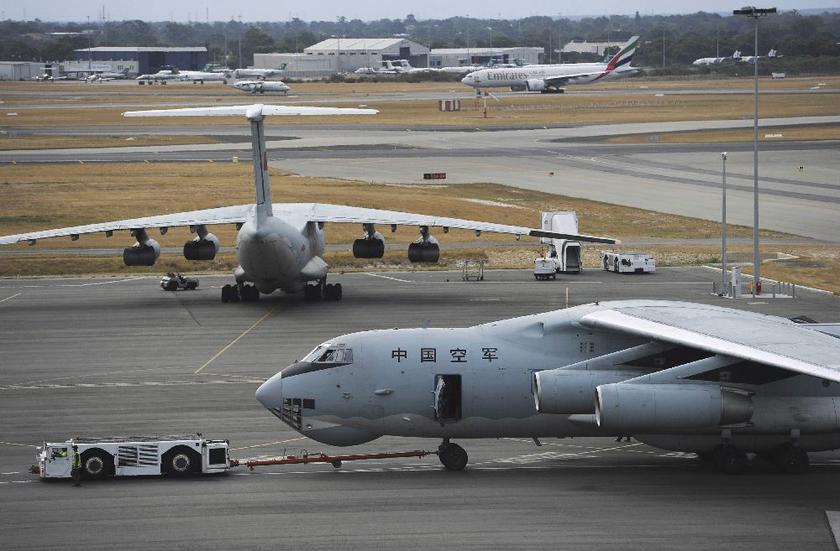 Two Chinese People's Liberation Army Air Force (PLAAF) Ilyushin Il-76 aircraft used in the search for missing Malaysia Airlines flight MH370, at Perth International Airport, March 26, 2014 Reuters